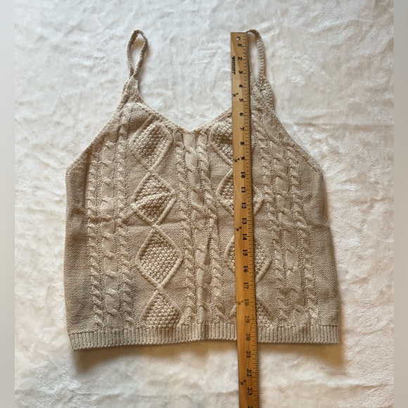 Forever 21 Size Medium Soft Crochet Sweater Tank Top NEW w/ Tag  Beige/light tan - Picture 5 of 8